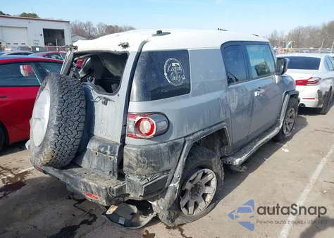2014 Toyota Fj Cruiser z USA, uszkodzony, nr VIN JTEBU4BF4EK180418
